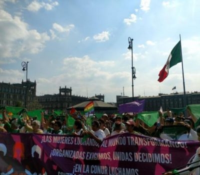 La Marea Verde en México demanda aborto legal frente a Palacio Nacional