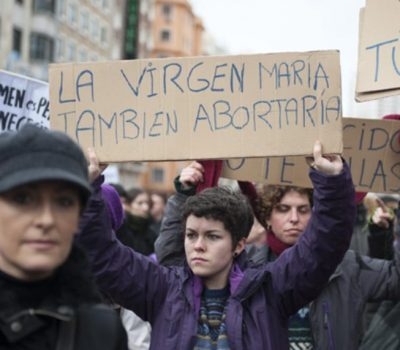 «¿Por qué no quieres tener a tu bebé?»: Centros ofrecen ayuda para abortar pero son un engaño.